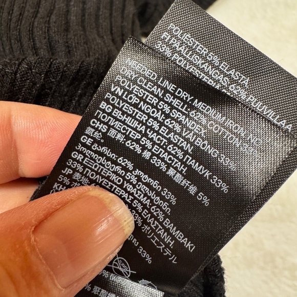 H&M Crop Top Womens Size Medium Black Short Sleeve Y2K Preppy Ribbed Goth - Picture 6 of 9